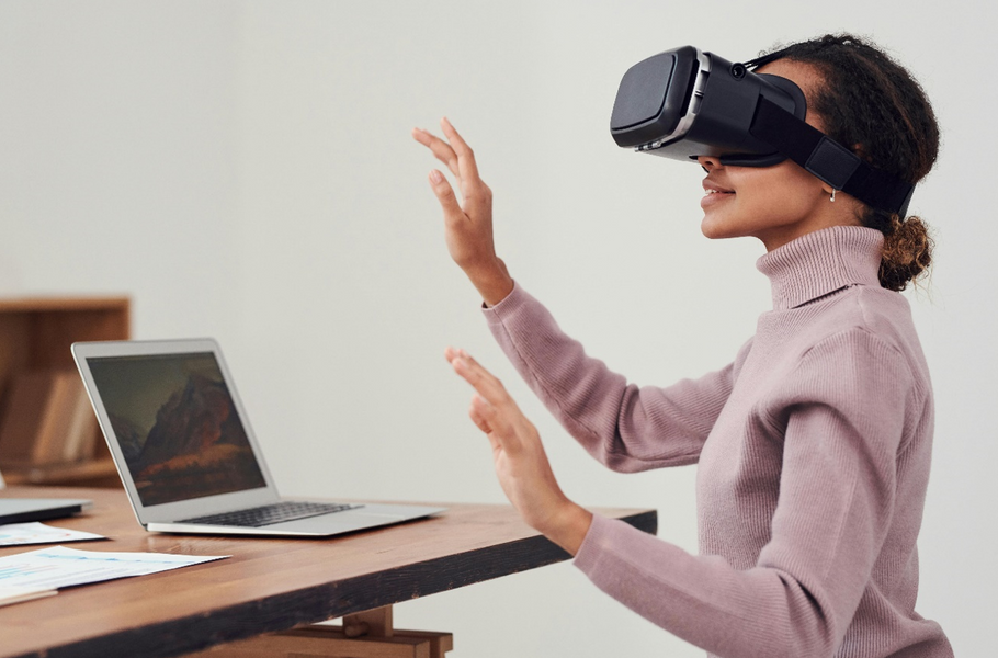 Best Cybersecurity Practices for VR Headset Users